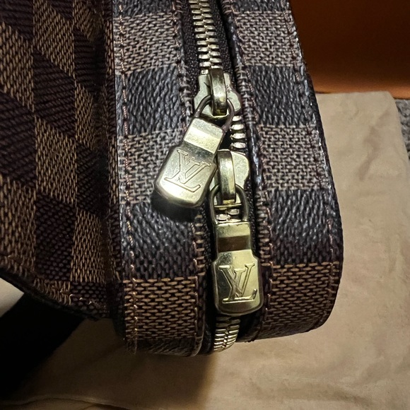 🔥SOLD: AUTH LOUIS VUITTON GERONIMO SLINGBAG/BELTBAG🔥 - Picture 3 of 10